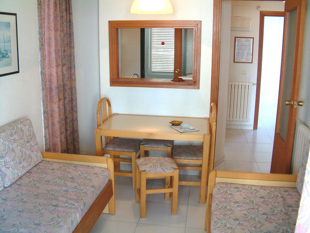 Luxmar Apartaments Бенидорм Номер фото